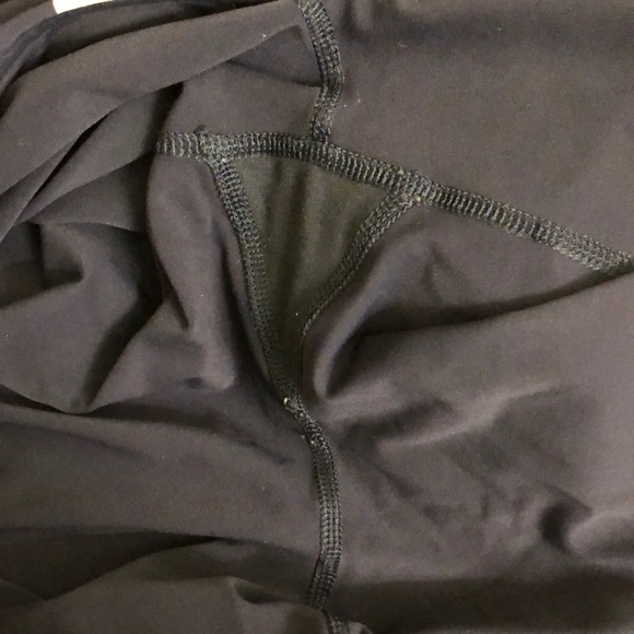 Lululemon navy crop leggings, size 8, NWOT - Picture 5 of 6